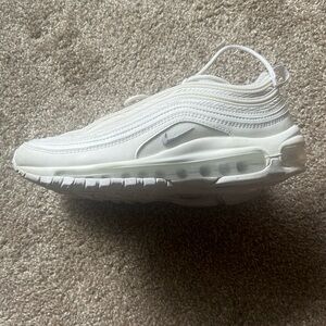 White Nikes decent condition